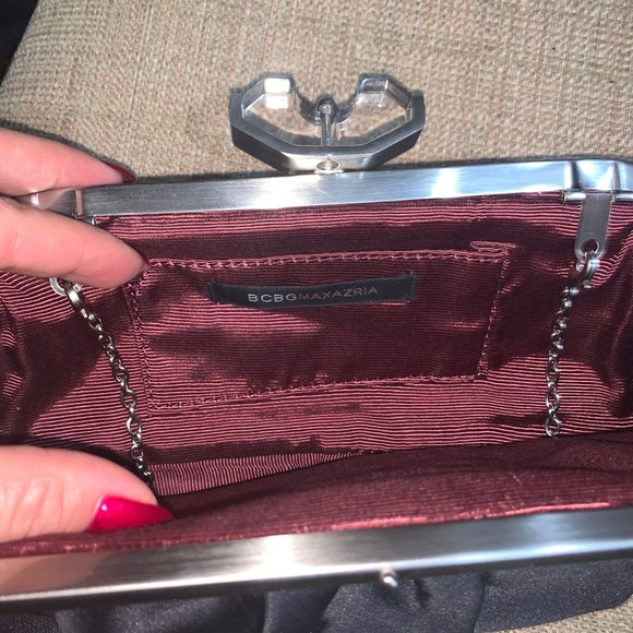 BCBG black satin pleated evening bag - Picture 4 of 4